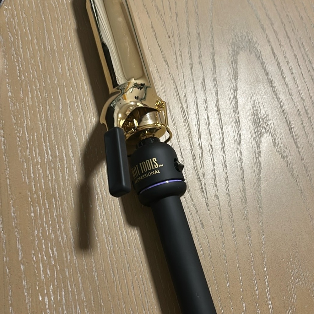 Hot Tools Gold and Black Curling Iron 1.5”